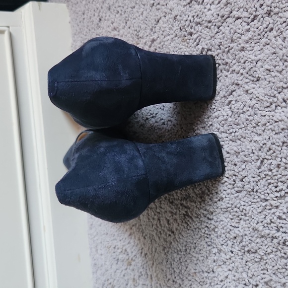 Navy Zala Block Heel Pump Marc Fisher LTD, Size 11 - Picture 4 of 9